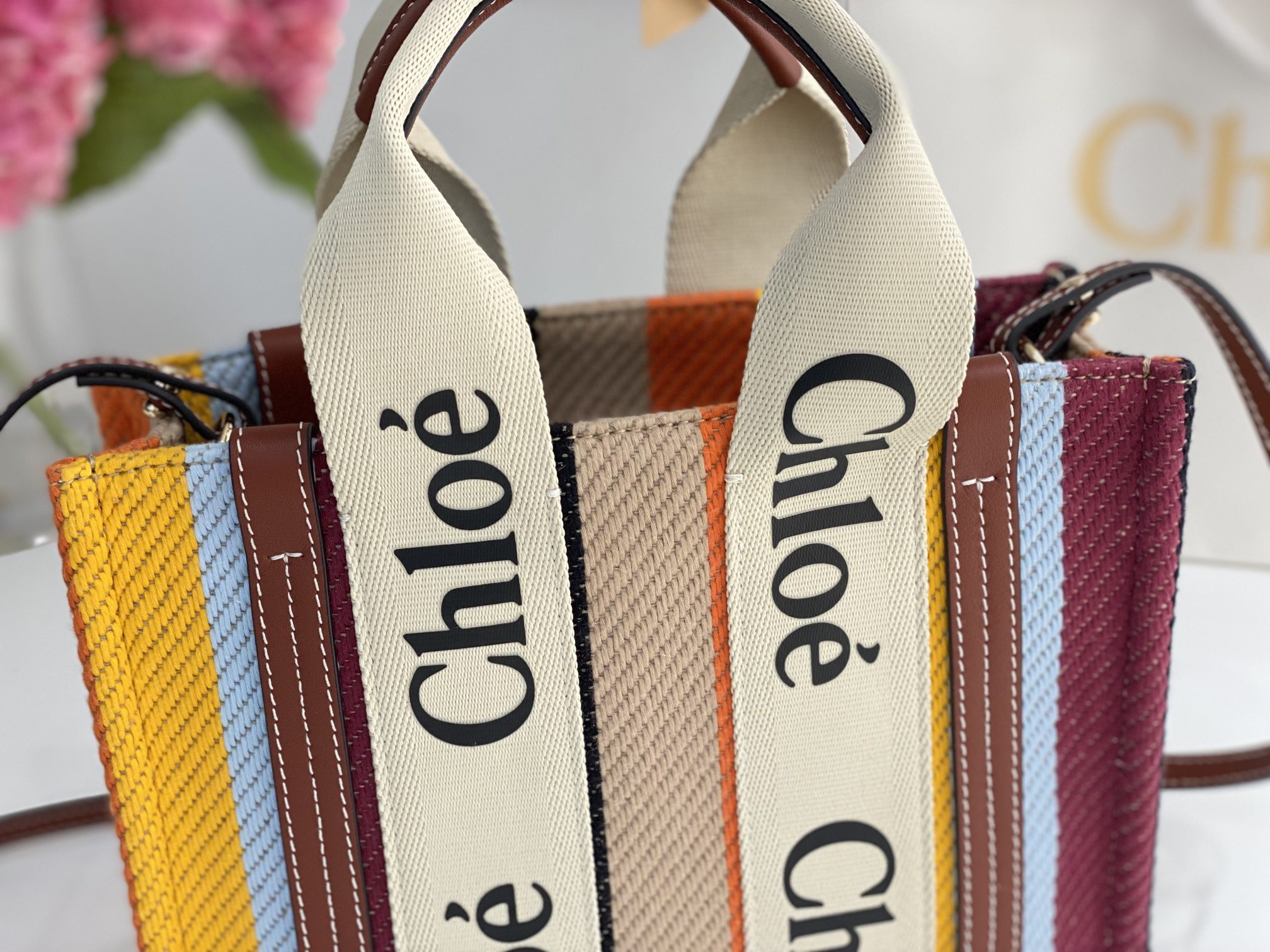 Chloe Small Woody Tote Bag In Linen